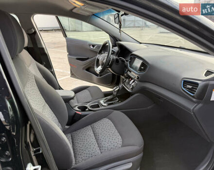 Черный Хендай Ioniq, объемом двигателя 1.6 л и пробегом 77 тыс. км за 15750 $, фото 22 на Automoto.ua