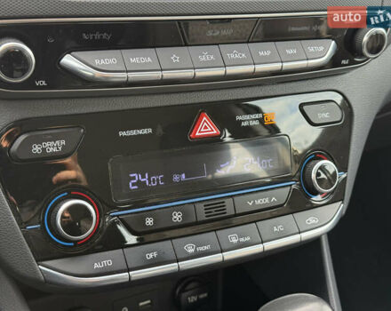 Черный Хендай Ioniq, объемом двигателя 1.6 л и пробегом 77 тыс. км за 15900 $, фото 33 на Automoto.ua