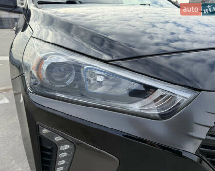 Черный Хендай Ioniq, объемом двигателя 1.6 л и пробегом 77 тыс. км за 15900 $, фото 71 на Automoto.ua