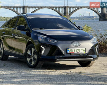 Черный Хендай Ioniq, объемом двигателя 0 л и пробегом 129 тыс. км за 13200 $, фото 3 на Automoto.ua