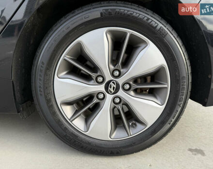 Черный Хендай Ioniq, объемом двигателя 1.6 л и пробегом 77 тыс. км за 15900 $, фото 61 на Automoto.ua