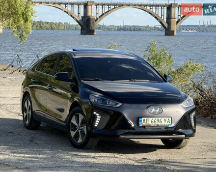Черный Хендай Ioniq, объемом двигателя 0 л и пробегом 129 тыс. км за 13200 $, фото 5 на Automoto.ua