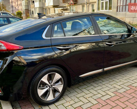 Чорний Хендай Ioniq, об'ємом двигуна 0 л та пробігом 90 тис. км за 14150 $, фото 6 на Automoto.ua