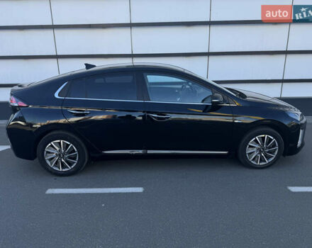 Чорний Хендай Ioniq, об'ємом двигуна 0 л та пробігом 102 тис. км за 14900 $, фото 9 на Automoto.ua