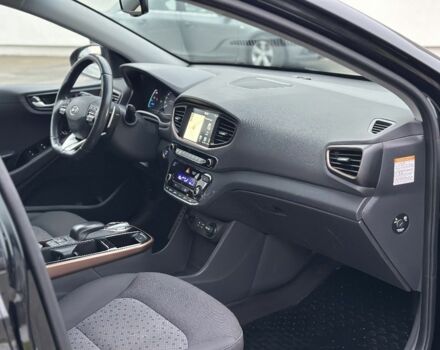 Черный Хендай Ioniq, объемом двигателя 0 л и пробегом 137 тыс. км за 12499 $, фото 19 на Automoto.ua