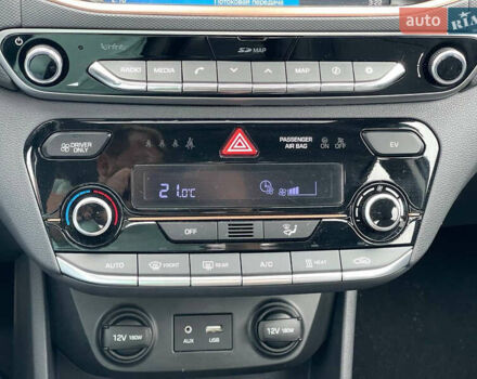 Черный Хендай Ioniq, объемом двигателя 0 л и пробегом 45 тыс. км за 16500 $, фото 26 на Automoto.ua