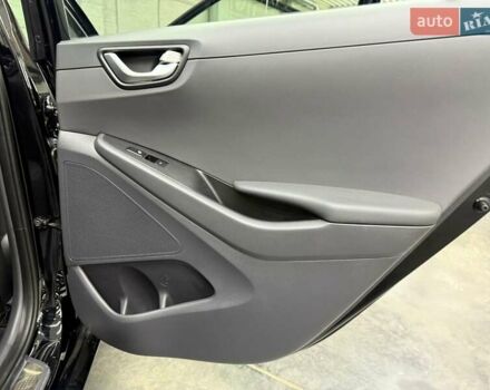 Чорний Хендай Ioniq, об'ємом двигуна 0 л та пробігом 108 тис. км за 14401 $, фото 28 на Automoto.ua