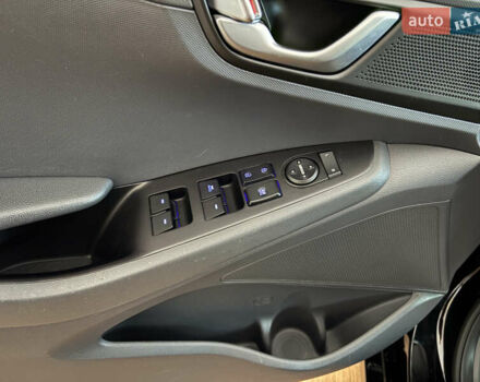 Чорний Хендай Ioniq, об'ємом двигуна 0 л та пробігом 113 тис. км за 12500 $, фото 9 на Automoto.ua