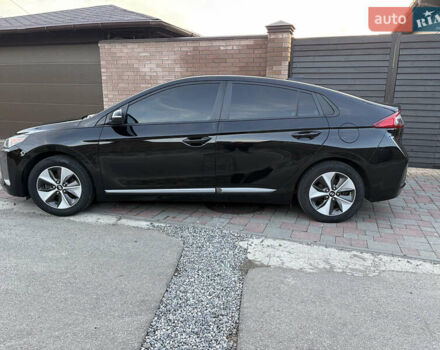 Чорний Хендай Ioniq, об'ємом двигуна 0 л та пробігом 113 тис. км за 12500 $, фото 5 на Automoto.ua