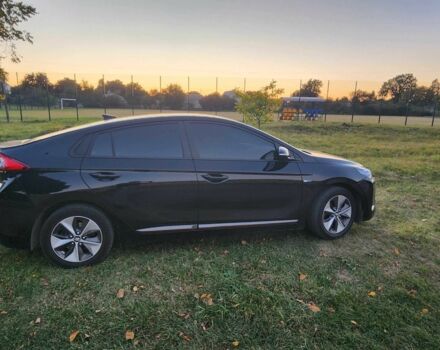 Черный Хендай Ioniq, объемом двигателя 0 л и пробегом 99 тыс. км за 12200 $, фото 5 на Automoto.ua