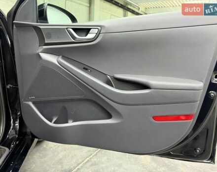 Чорний Хендай Ioniq, об'ємом двигуна 0 л та пробігом 108 тис. км за 14401 $, фото 25 на Automoto.ua