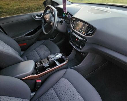 Черный Хендай Ioniq, объемом двигателя 0 л и пробегом 99 тыс. км за 12200 $, фото 18 на Automoto.ua