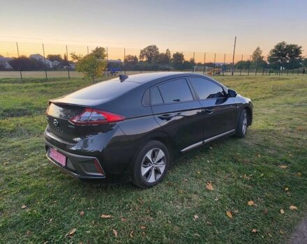 Черный Хендай Ioniq, объемом двигателя 0 л и пробегом 99 тыс. км за 12200 $, фото 7 на Automoto.ua