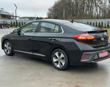 Черный Хендай Ioniq, объемом двигателя 0 л и пробегом 137 тыс. км за 12499 $, фото 5 на Automoto.ua