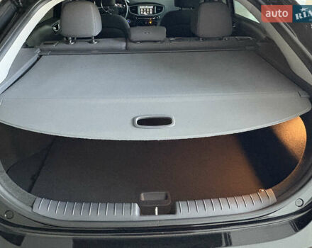 Чорний Хендай Ioniq, об'ємом двигуна 0 л та пробігом 113 тис. км за 12500 $, фото 18 на Automoto.ua