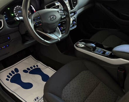 Чорний Хендай Ioniq, об'ємом двигуна 0 л та пробігом 113 тис. км за 12500 $, фото 10 на Automoto.ua