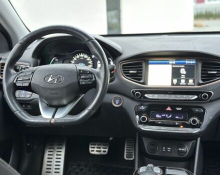 Черный Хендай Ioniq, объемом двигателя 0 л и пробегом 137 тыс. км за 12499 $, фото 22 на Automoto.ua