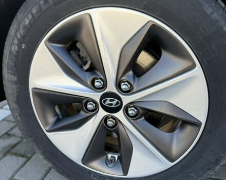 Черный Хендай Ioniq, объемом двигателя 0 л и пробегом 45 тыс. км за 16500 $, фото 9 на Automoto.ua