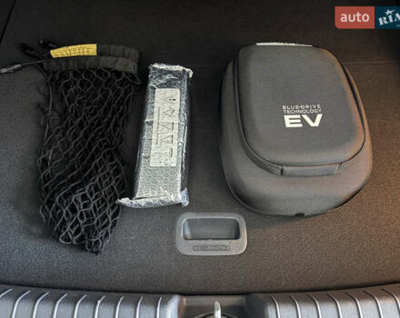 Чорний Хендай Ioniq, об'ємом двигуна 0 л та пробігом 113 тис. км за 12500 $, фото 19 на Automoto.ua