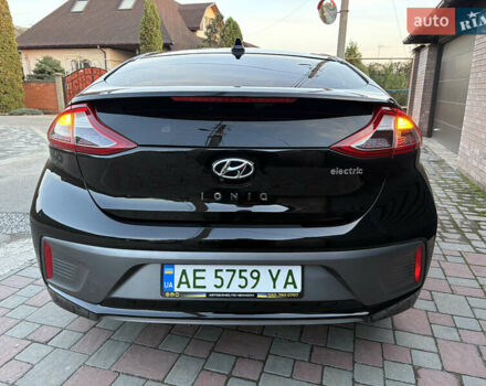 Чорний Хендай Ioniq, об'ємом двигуна 0 л та пробігом 113 тис. км за 12500 $, фото 8 на Automoto.ua