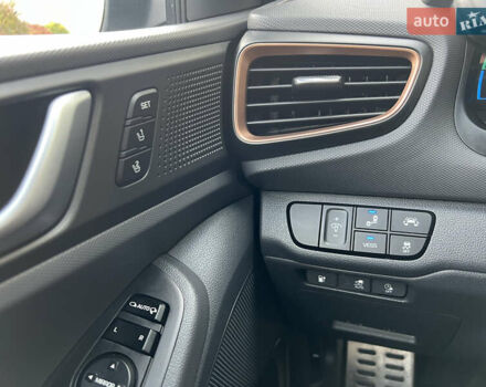 Чорний Хендай Ioniq, об'ємом двигуна 0 л та пробігом 90 тис. км за 14150 $, фото 56 на Automoto.ua