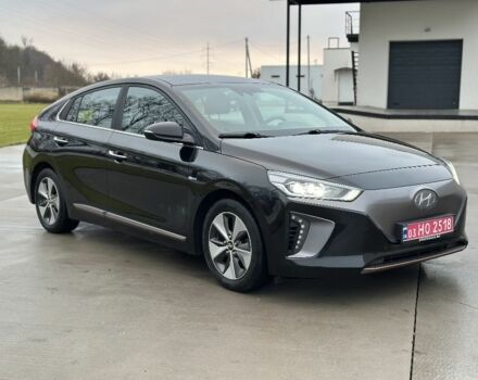 Черный Хендай Ioniq, объемом двигателя 0 л и пробегом 137 тыс. км за 12499 $, фото 2 на Automoto.ua