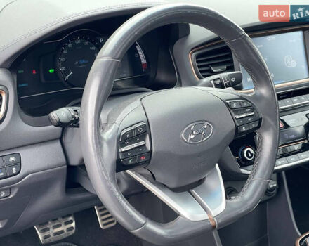 Черный Хендай Ioniq, объемом двигателя 0 л и пробегом 45 тыс. км за 16500 $, фото 27 на Automoto.ua