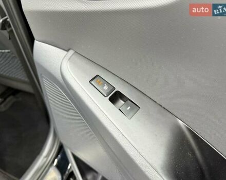 Чорний Хендай Ioniq, об'ємом двигуна 0 л та пробігом 108 тис. км за 14401 $, фото 29 на Automoto.ua