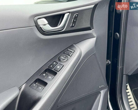 Черный Хендай Ioniq, объемом двигателя 0 л и пробегом 45 тыс. км за 16500 $, фото 28 на Automoto.ua