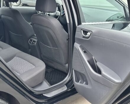 Черный Хендай Ioniq, объемом двигателя 0 л и пробегом 137 тыс. км за 12499 $, фото 16 на Automoto.ua