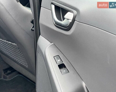 Черный Хендай Ioniq, объемом двигателя 0 л и пробегом 45 тыс. км за 16500 $, фото 18 на Automoto.ua