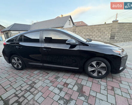 Чорний Хендай Ioniq, об'ємом двигуна 0 л та пробігом 113 тис. км за 12500 $, фото 6 на Automoto.ua