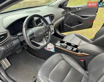 Чорний Хендай Ioniq, об'ємом двигуна 0 л та пробігом 65 тис. км за 15500 $, фото 4 на Automoto.ua