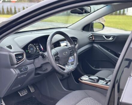 Черный Хендай Ioniq, объемом двигателя 0 л и пробегом 137 тыс. км за 12499 $, фото 14 на Automoto.ua