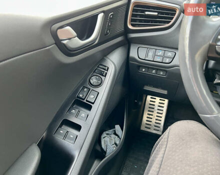 Чорний Хендай Ioniq, об'ємом двигуна 0 л та пробігом 90 тис. км за 14150 $, фото 55 на Automoto.ua