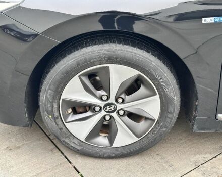 Черный Хендай Ioniq, объемом двигателя 0 л и пробегом 137 тыс. км за 12499 $, фото 7 на Automoto.ua