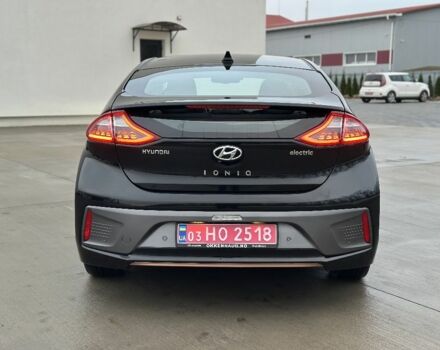 Черный Хендай Ioniq, объемом двигателя 0 л и пробегом 137 тыс. км за 12499 $, фото 4 на Automoto.ua