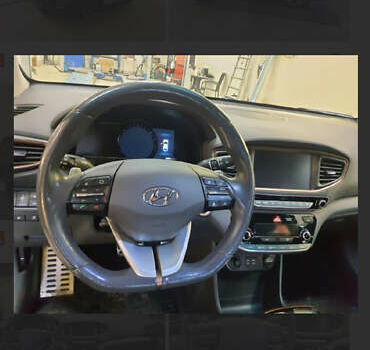 Чорний Хендай Ioniq, об'ємом двигуна 0 л та пробігом 90 тис. км за 14150 $, фото 81 на Automoto.ua