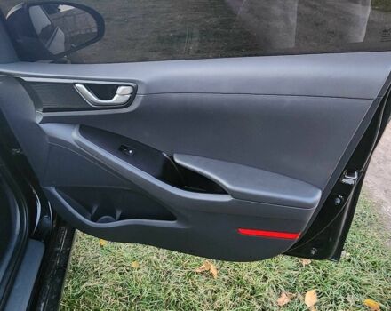 Черный Хендай Ioniq, объемом двигателя 0 л и пробегом 99 тыс. км за 12200 $, фото 19 на Automoto.ua