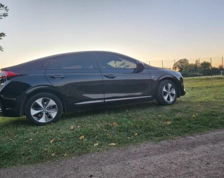 Черный Хендай Ioniq, объемом двигателя 0 л и пробегом 99 тыс. км за 12200 $, фото 3 на Automoto.ua