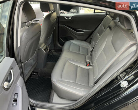 Чорний Хендай Ioniq, об'ємом двигуна 0 л та пробігом 90 тис. км за 14150 $, фото 42 на Automoto.ua