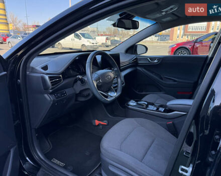 Чорний Хендай Ioniq, об'ємом двигуна 0 л та пробігом 102 тис. км за 14900 $, фото 23 на Automoto.ua