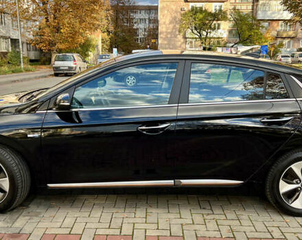 Чорний Хендай Ioniq, об'ємом двигуна 0 л та пробігом 90 тис. км за 14150 $, фото 12 на Automoto.ua