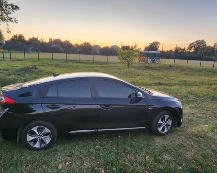 Черный Хендай Ioniq, объемом двигателя 0 л и пробегом 99 тыс. км за 12200 $, фото 4 на Automoto.ua
