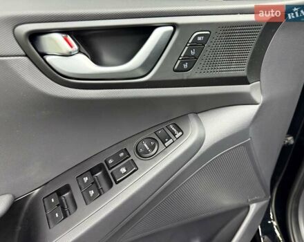 Чорний Хендай Ioniq, об'ємом двигуна 0 л та пробігом 108 тис. км за 14401 $, фото 16 на Automoto.ua