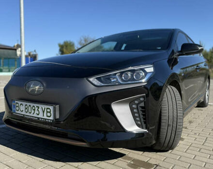 Черный Хендай Ioniq, объемом двигателя 0 л и пробегом 45 тыс. км за 16500 $, фото 4 на Automoto.ua