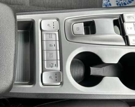 Черный Хендай Ioniq, объемом двигателя 0 л и пробегом 50 тыс. км за 394 $, фото 4 на Automoto.ua