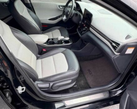 Черный Хендай Ioniq, объемом двигателя 0 л и пробегом 35 тыс. км за 13000 $, фото 9 на Automoto.ua