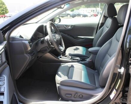 Чорний Хендай Ioniq, об'ємом двигуна 1.6 л та пробігом 13 тис. км за 10000 $, фото 7 на Automoto.ua