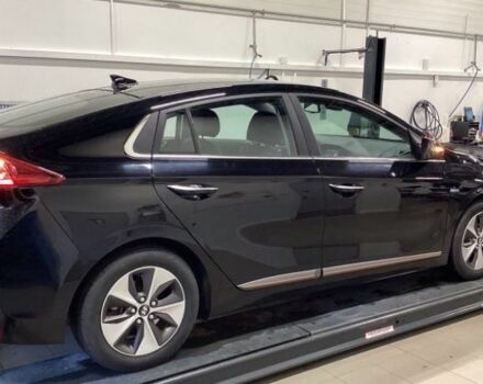 Черный Хендай Ioniq, объемом двигателя 0 л и пробегом 95 тыс. км за 10100 $, фото 2 на Automoto.ua